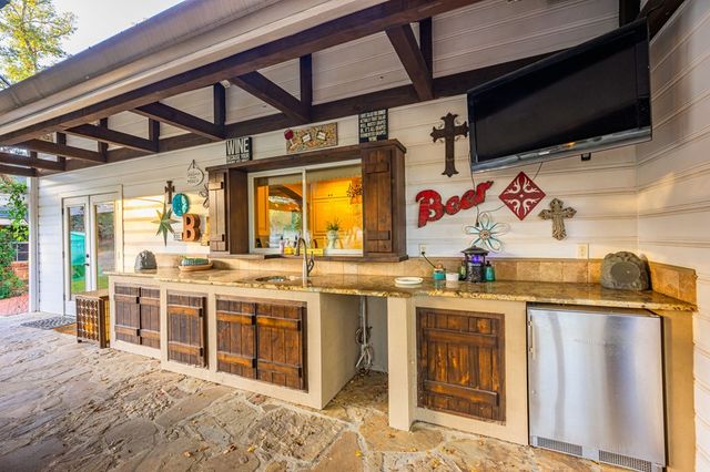 125 Grady Lane, Kerrville, TX 78028