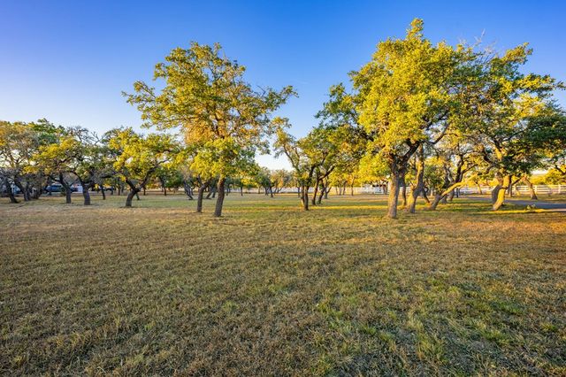 125 Grady Lane, Kerrville, TX 78028