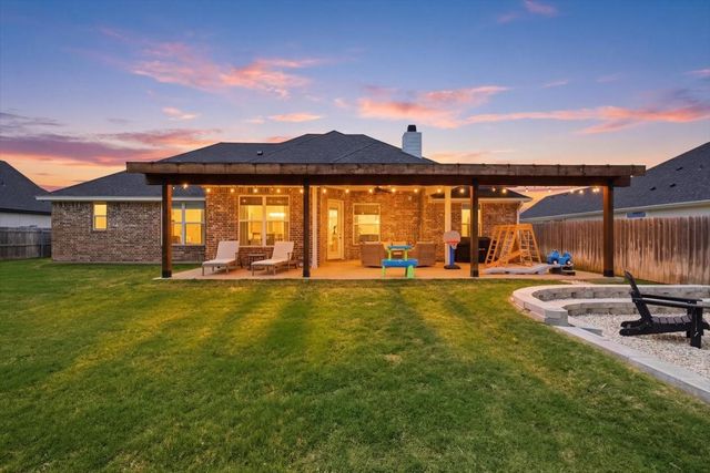 720 Whirlaway Road, Hewitt, TX 76643