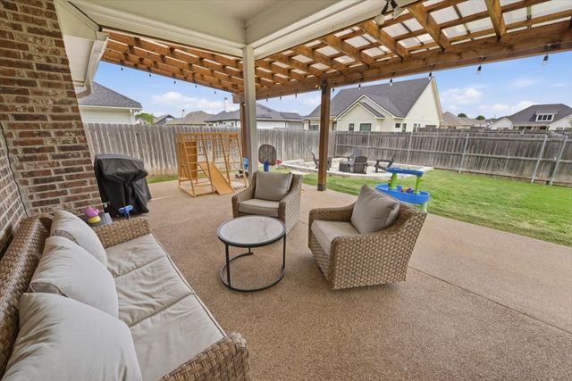720 Whirlaway Road, Hewitt, TX 76643