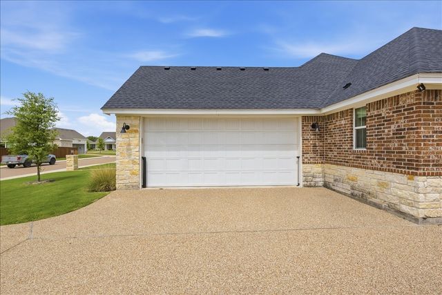 720 Whirlaway Road, Hewitt, TX 76643