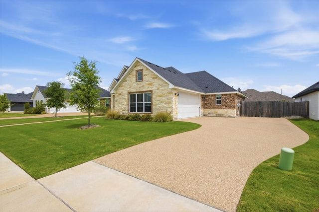 720 Whirlaway Road, Hewitt, TX 76643