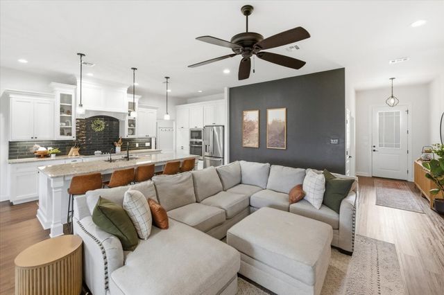 720 Whirlaway Road, Hewitt, TX 76643
