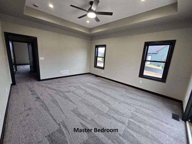 S64W22860 Garrett DRIVE, Waukesha, WI 53189