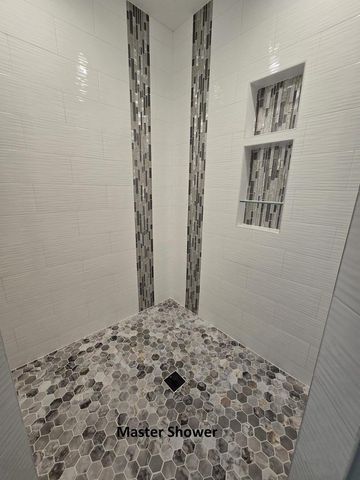 S64W22860 Garrett DRIVE, Waukesha, WI 53189