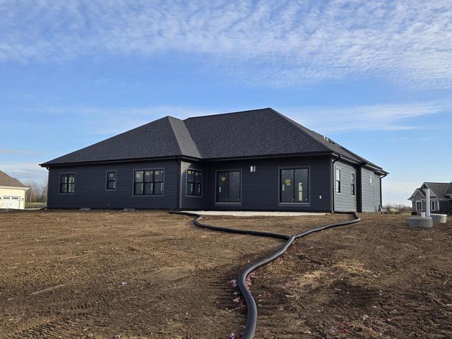 S64W22860 Garrett DRIVE, Waukesha, WI 53189