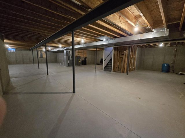 S64W22860 Garrett DRIVE, Waukesha, WI 53189