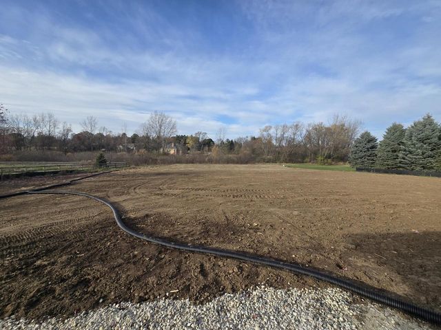 S64W22860 Garrett DRIVE, Waukesha, WI 53189