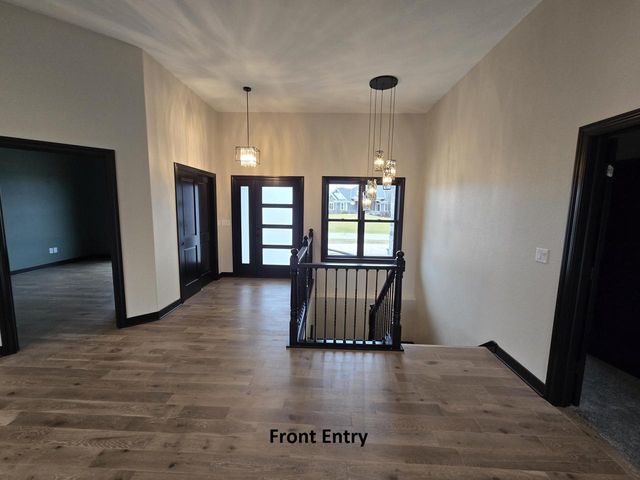 S64W22860 Garrett DRIVE, Waukesha, WI 53189