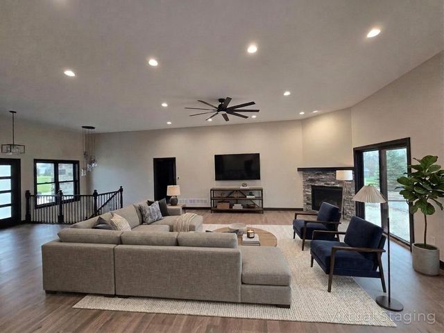 S64W22860 Garrett DRIVE, Waukesha, WI 53189