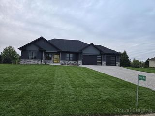 S64W22860 Garrett DRIVE, Waukesha, WI 53189