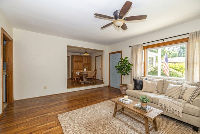 103 Westford St, Chelmsford, MA 01824