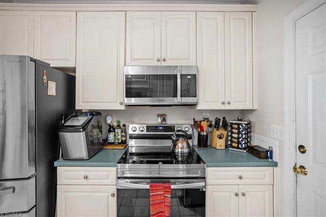 509 Sherwood Hills Drive, Winston-salem, NC 27104