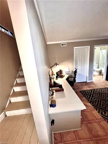 509 Sherwood Hills Drive, Winston-salem, NC 27104