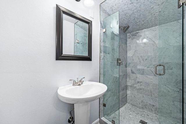 8644 MAY CIRCLE, Tampa, FL 33614