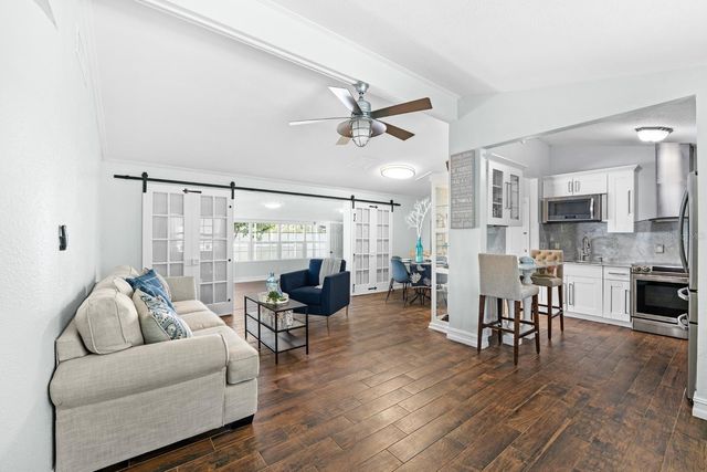 8644 MAY CIRCLE, Tampa, FL 33614