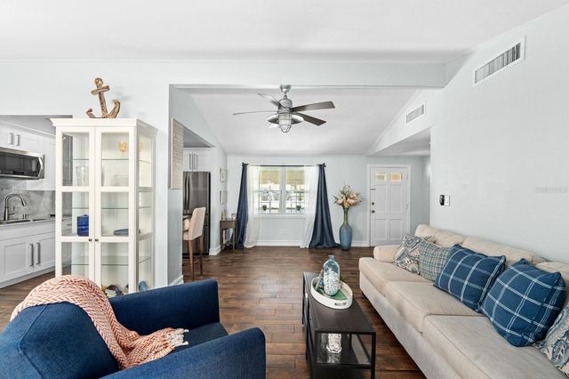 8644 MAY CIRCLE, Tampa, FL 33614