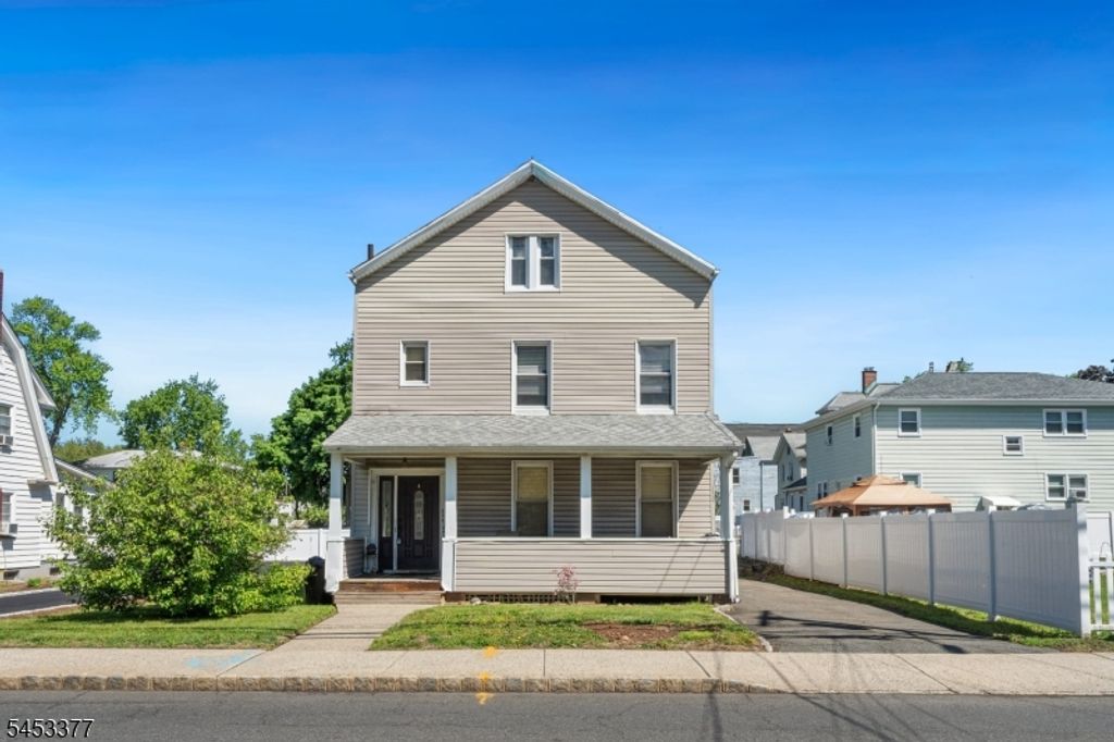 223 Montgomery St, Bloomfield Twp., NJ 07003 — exterior