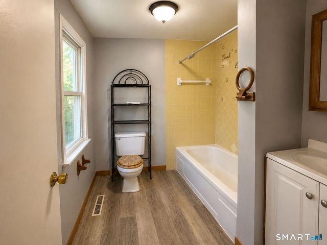17 City Mills Lane, Waterbury, CT 06704