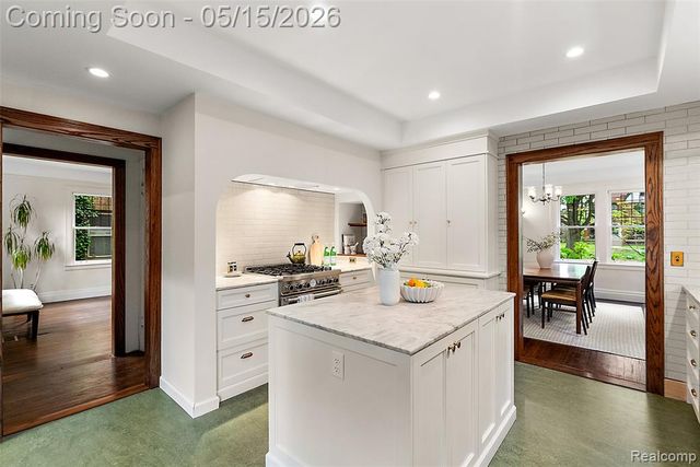 26329 York Road, Huntington Woods, MI 48070