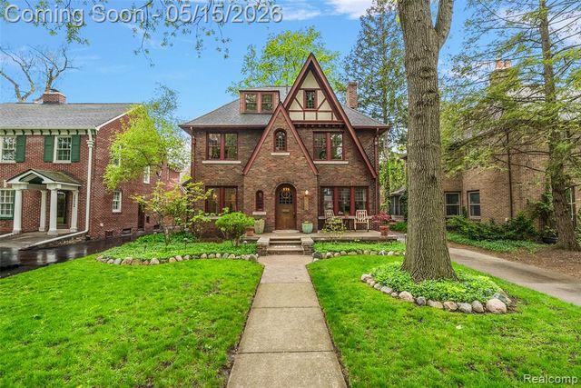 26329 York Road, Huntington Woods, MI 48070