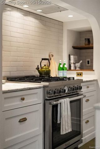 26329 York Road, Huntington Woods, MI 48070