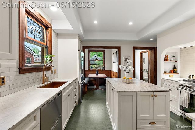 26329 York Road, Huntington Woods, MI 48070