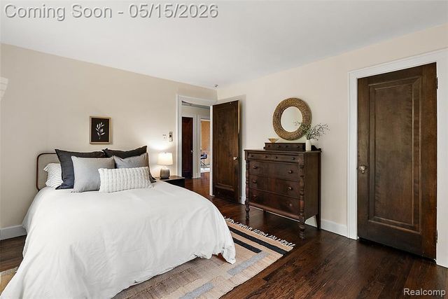 26329 York Road, Huntington Woods, MI 48070