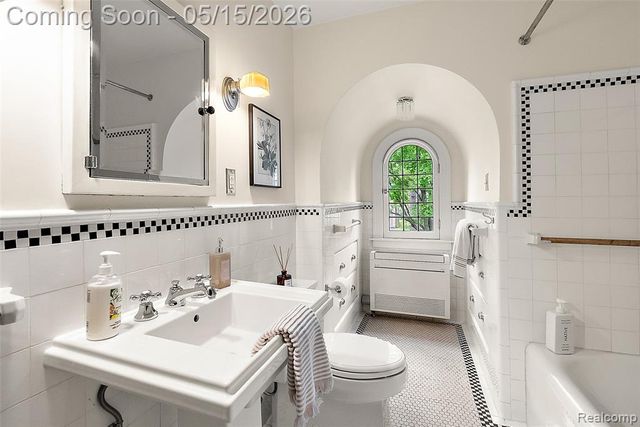 26329 York Road, Huntington Woods, MI 48070