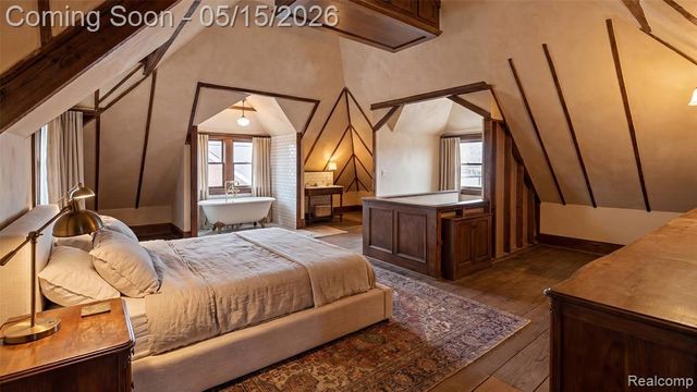 26329 York Road, Huntington Woods, MI 48070