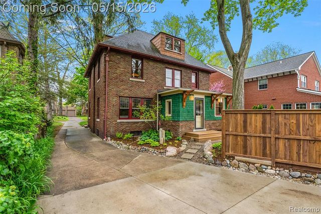 26329 York Road, Huntington Woods, MI 48070