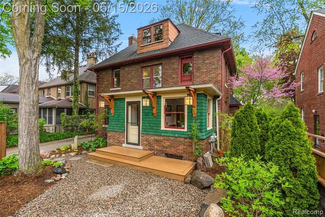 26329 York Road, Huntington Woods, MI 48070