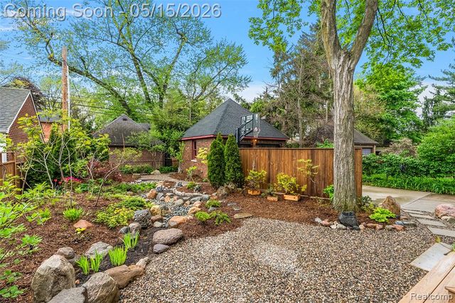 26329 York Road, Huntington Woods, MI 48070