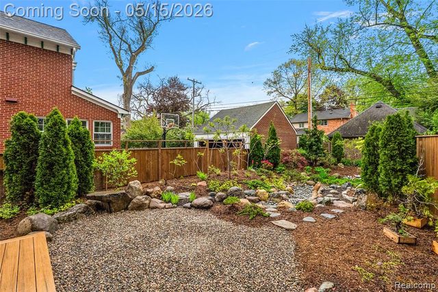 26329 York Road, Huntington Woods, MI 48070