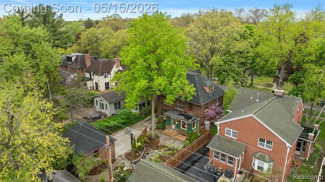 26329 York Road, Huntington Woods, MI 48070