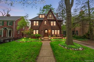 26329 York Road, Huntington Woods, MI 48070