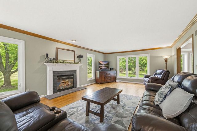 112 N Meadowside COURT, Summit, WI 53066