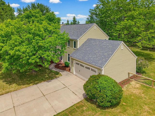 112 N Meadowside COURT, Summit, WI 53066