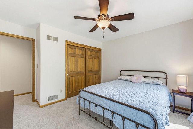 112 N Meadowside COURT, Summit, WI 53066