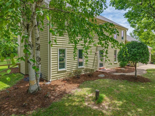 112 N Meadowside COURT, Summit, WI 53066