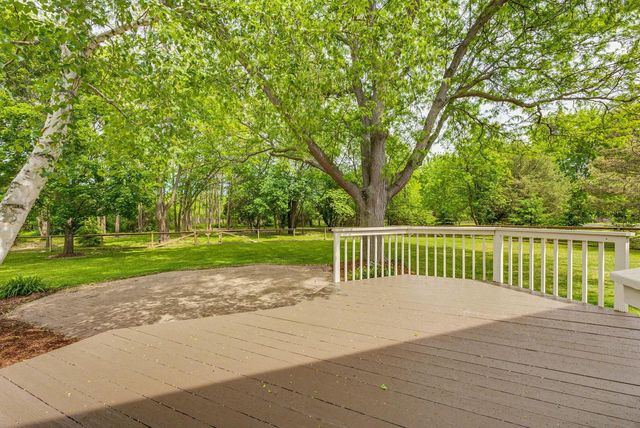 112 N Meadowside COURT, Summit, WI 53066