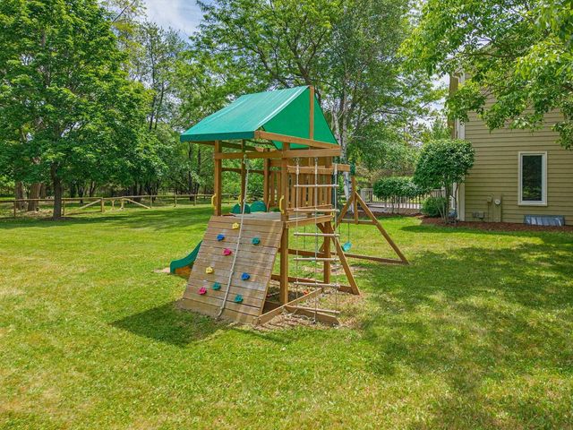 112 N Meadowside COURT, Summit, WI 53066