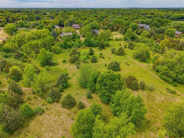 112 N Meadowside COURT, Summit, WI 53066