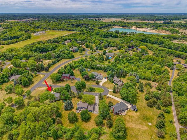 112 N Meadowside COURT, Summit, WI 53066