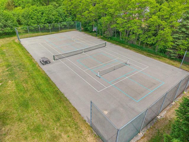 112 N Meadowside COURT, Summit, WI 53066