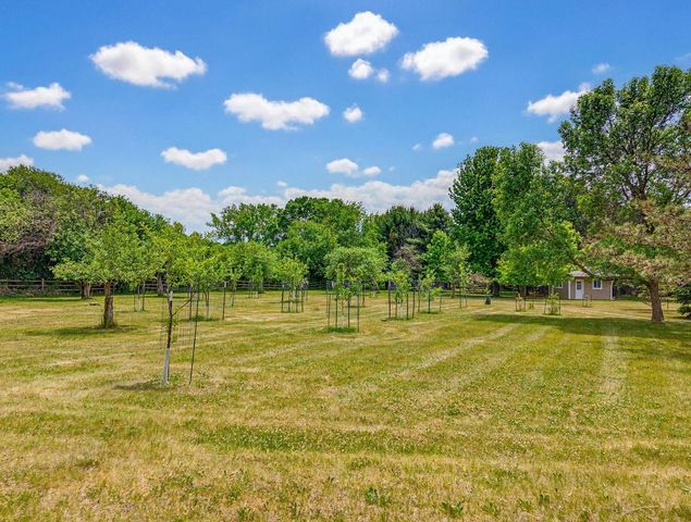 112 N Meadowside COURT, Summit, WI 53066