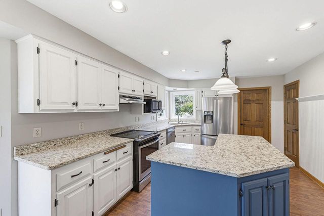 112 N Meadowside COURT, Summit, WI 53066