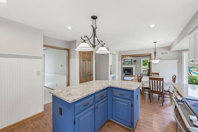 112 N Meadowside COURT, Summit, WI 53066