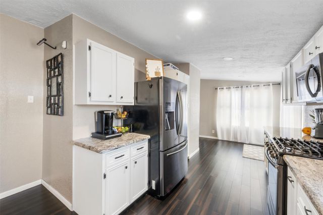 20220 Plaza Circle, Crosby, TX 77532