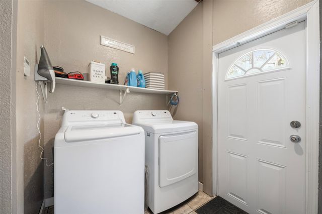 20220 Plaza Circle, Crosby, TX 77532